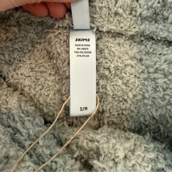 SKIMS High Waist Textured light sage green shorts, NWT! - Picture 4 of 5